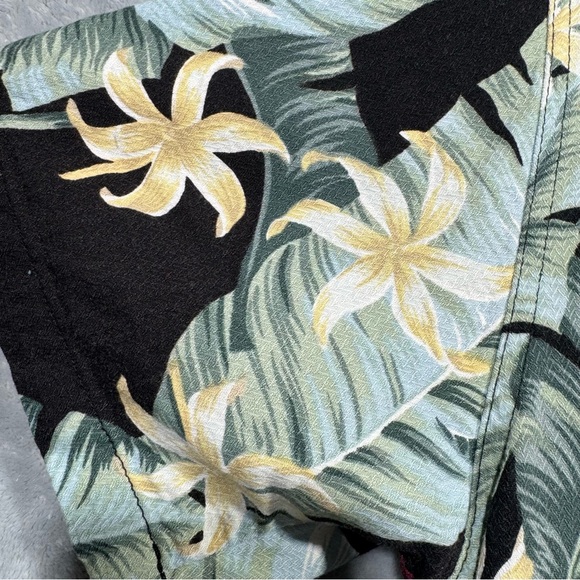 Kona Malia Button Up Shirt Men M Black Green Floral Hawaiian Casual Vacation USA - Picture 9 of 11